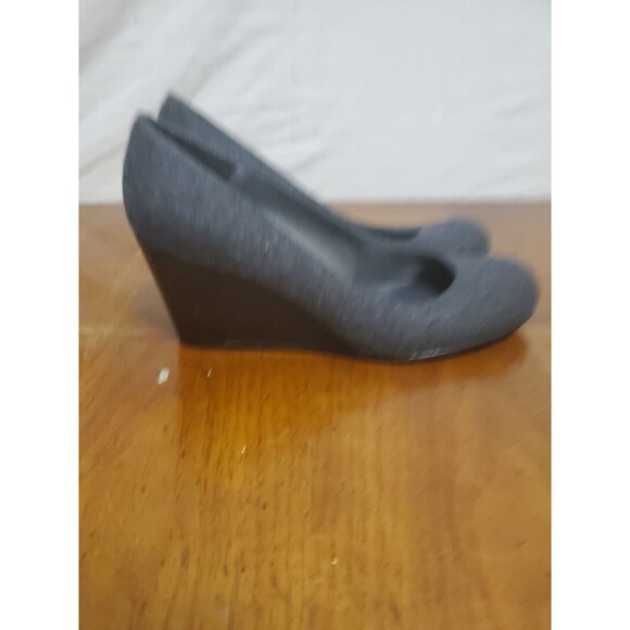Stuart Weitzman Wedge Gray Wool Heels Shoes 7.5 M 3"  Pump Round Toe - Picture 5 of 7